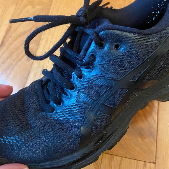 Black ASICS size 8 sneakers - Picture 4 of 6